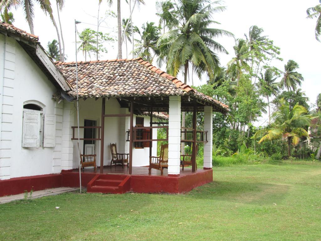The Colonial Villa Мидигама-Ист Экстерьер фото