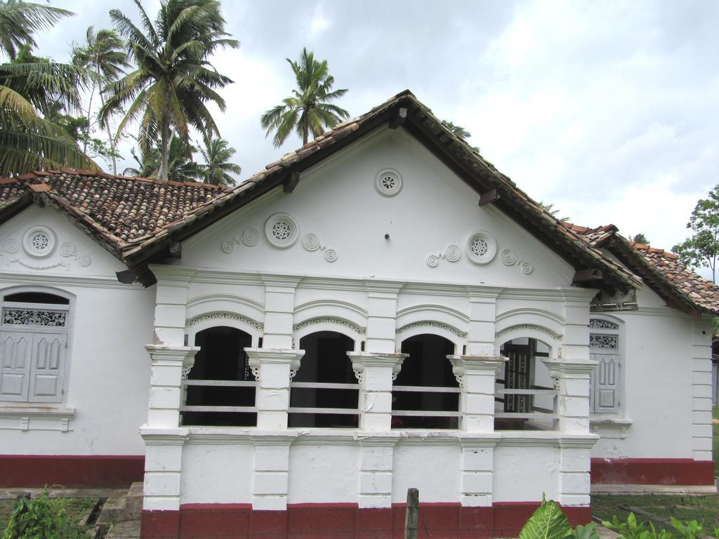 The Colonial Villa Мидигама-Ист Экстерьер фото
